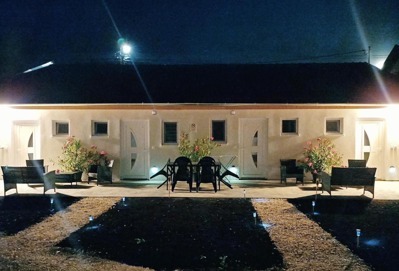 Grafit Apartmanok Hajdúnánás Exterior foto